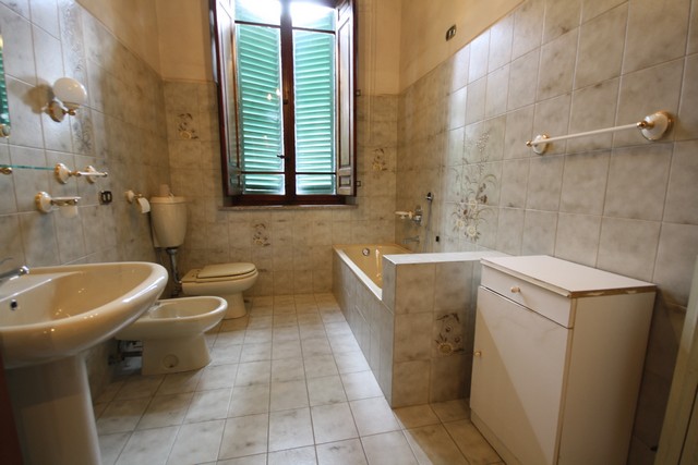 VILLA for SALE in Lucca suburbs