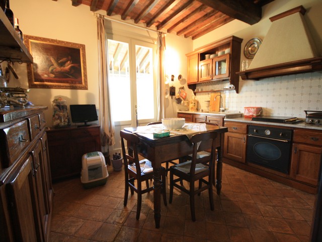 COUNTRY COTTAGE for SALE in Capannori countryside