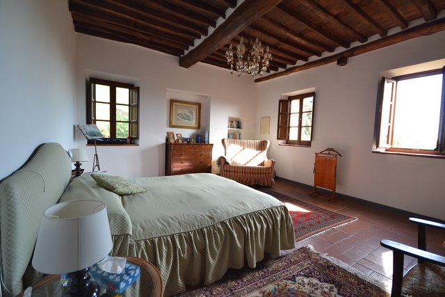 COUNTRY COTTAGE for SALE in Lucca suburbs
