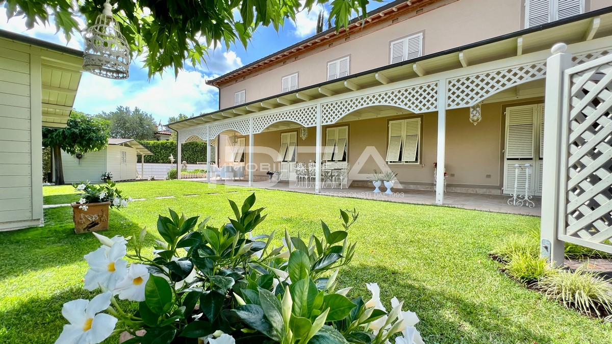VILLA in VENDITA colline Lucca