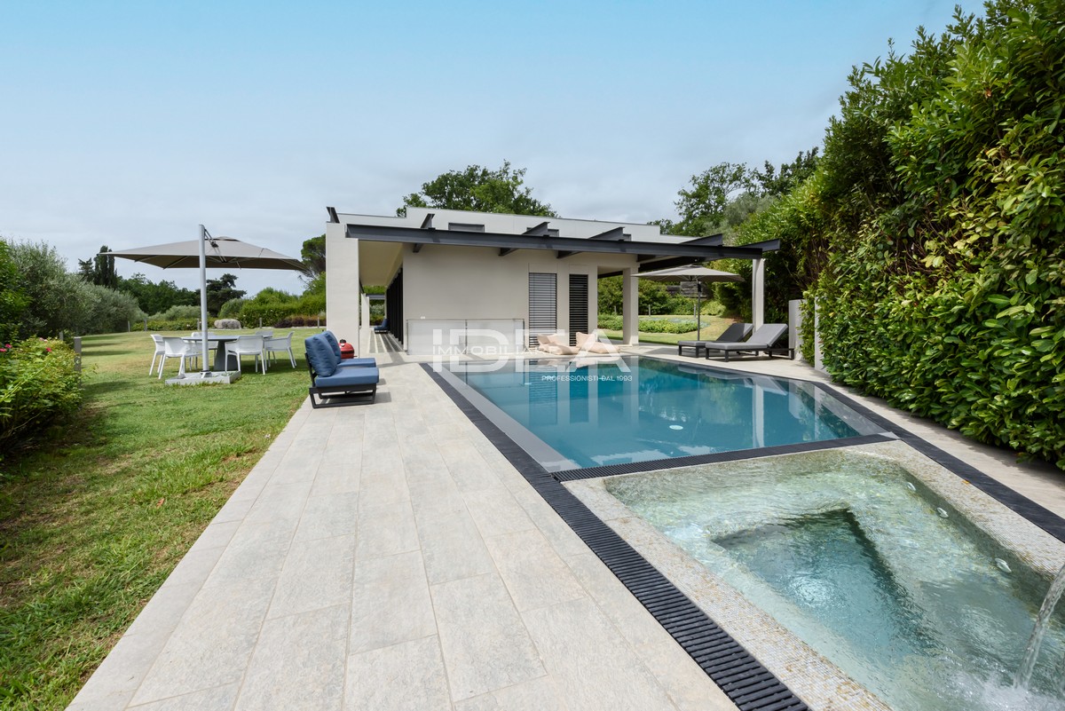 VILLA in VENDITA colline Lucca