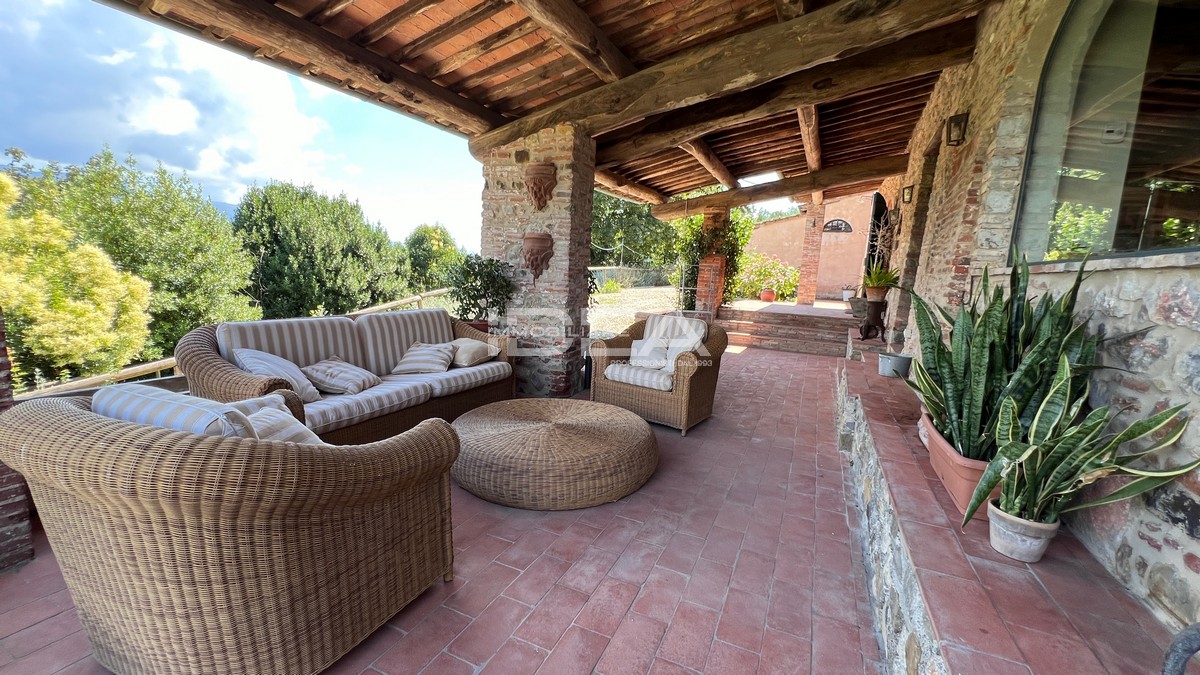 COUNTRY COTTAGE for SALE in Lucca countryside