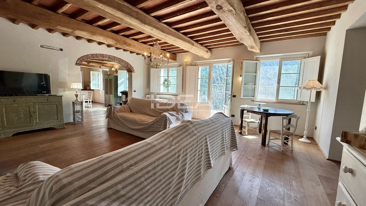 COUNTRY COTTAGE for SALE in Capannori countryside