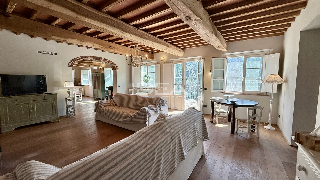 COUNTRY COTTAGE for SALE in Capannori countryside